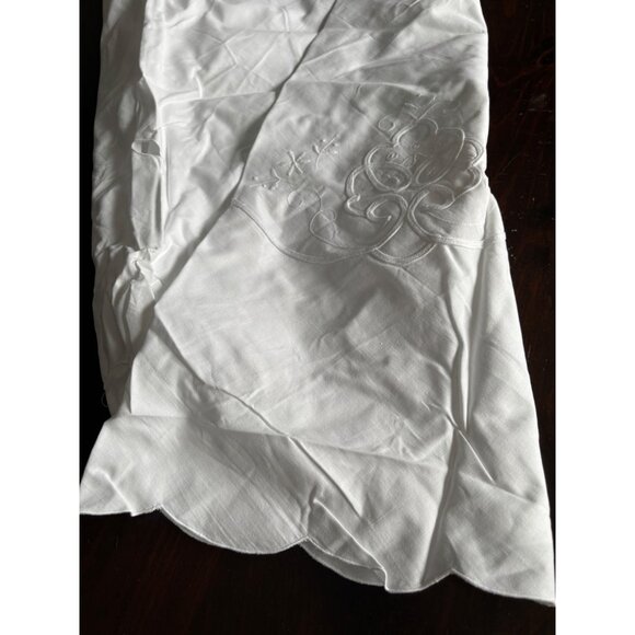 Martha Stewart Everyday Ribbon Floral Decorative Table cover 70" Round NWOP Whit - Picture 4 of 7